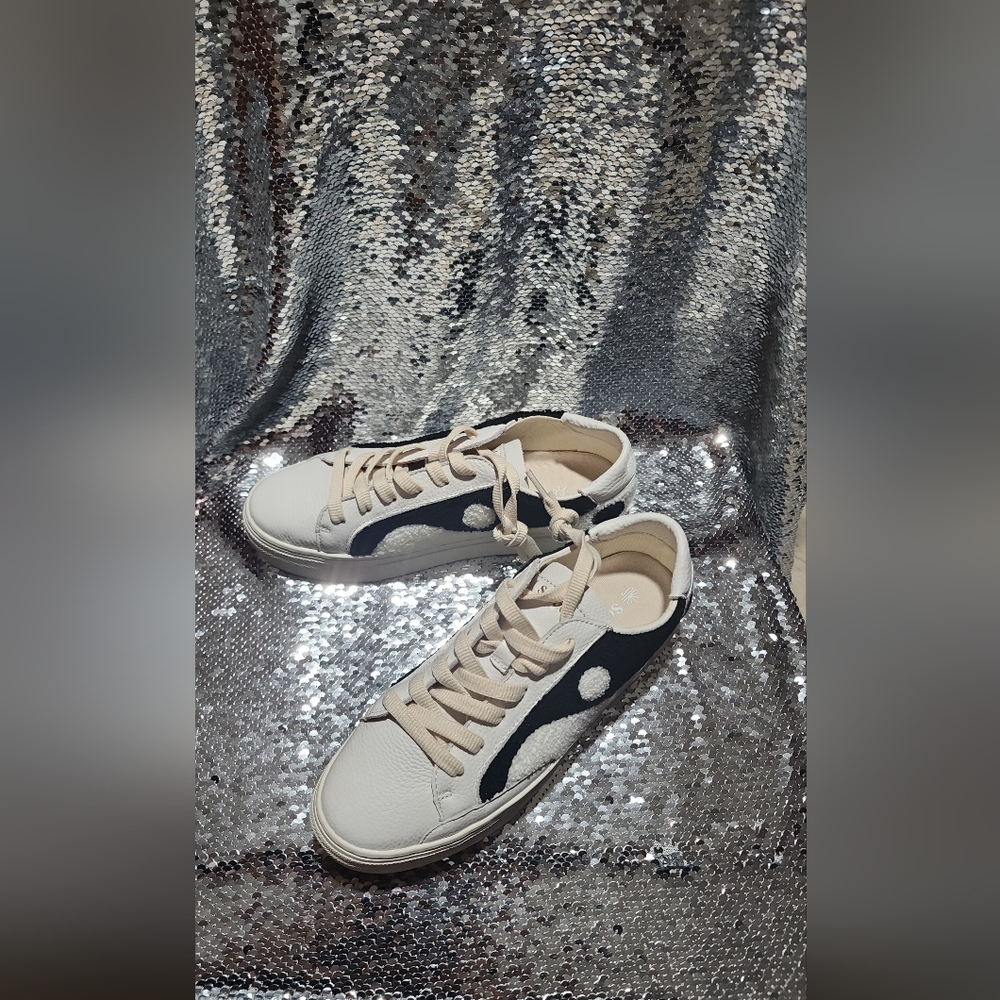 Women's sneakers